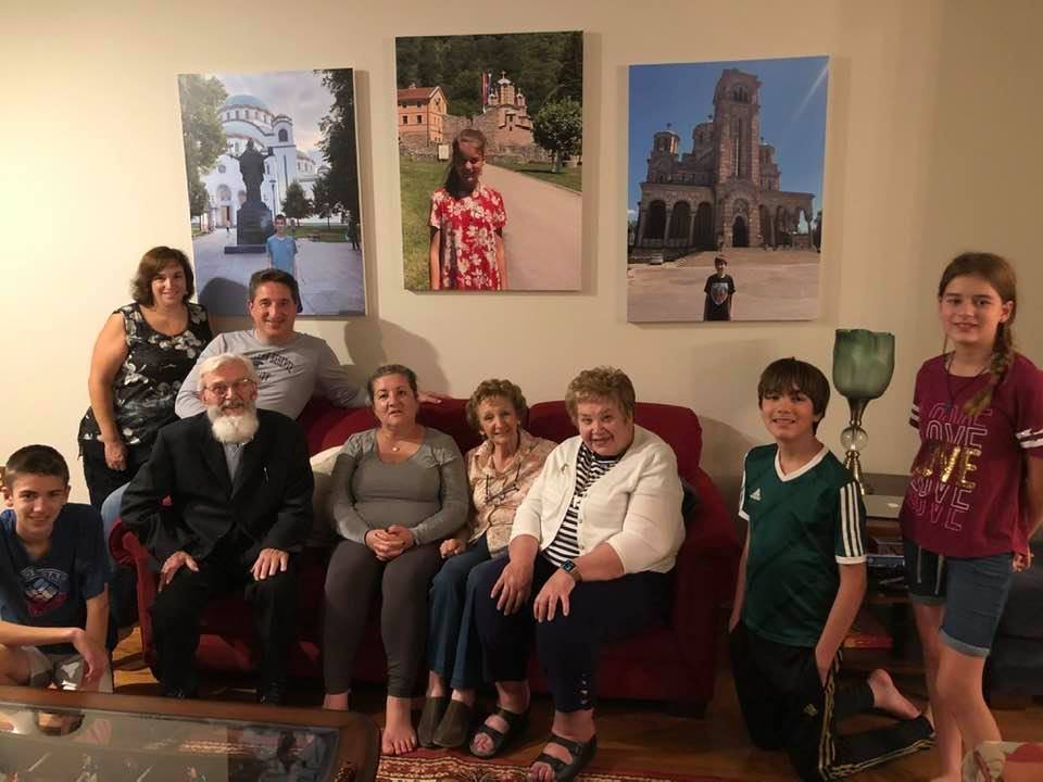 Баба Мим учи младе америчке Србе историју Србије