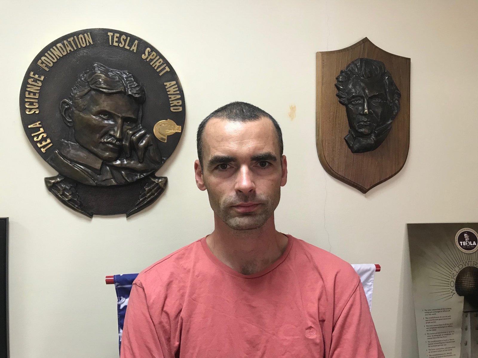 Вајар Бојан Микулић – Тесла и Амфилохије израђени у мермеру