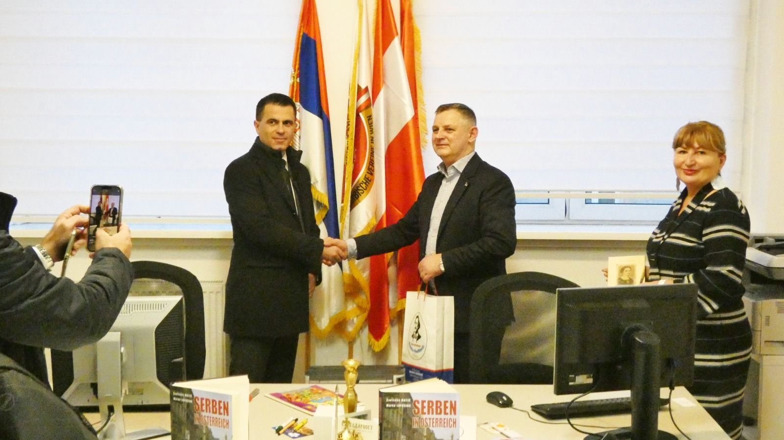 Министар Милићевић у посети Заједници српских клубова у Бечу